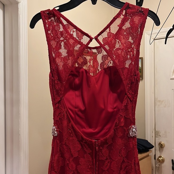 Red Lace Gown - Picture 4 of 5